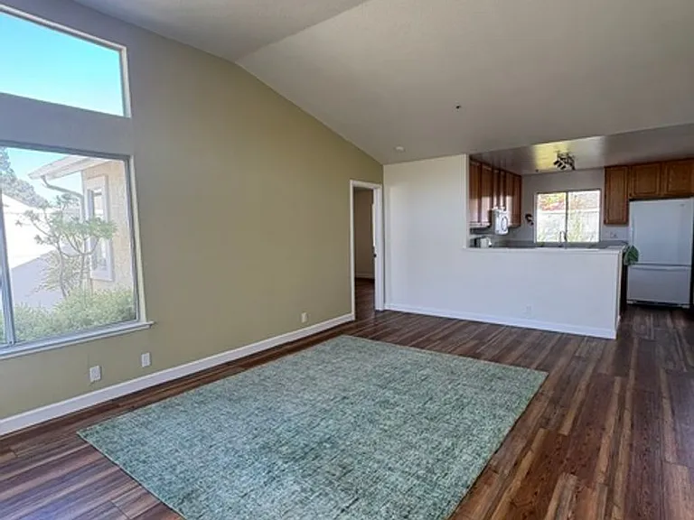 981 Bluebell Way — Photo 2