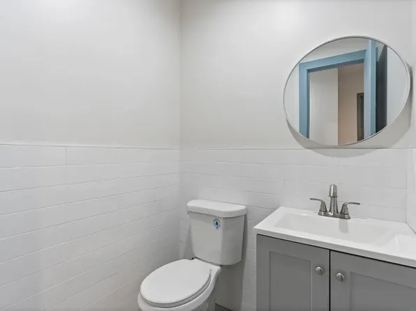 1053 New York Avenue image 9 of 9