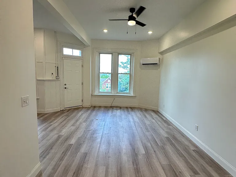 930 Summit Ave #1 — Photo 20