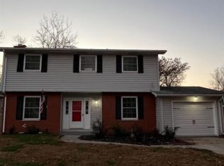 369 Hand Dr, Godfrey, IL 62035