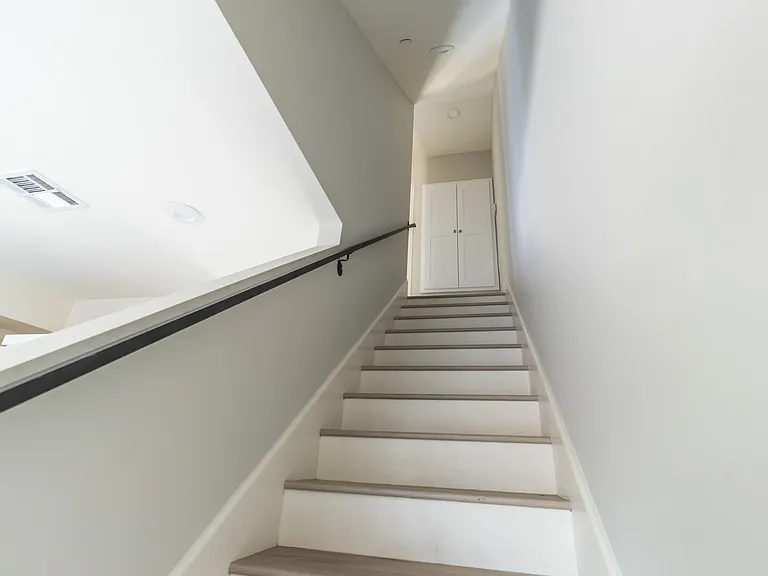 5132 Riverton Ave — Photo 20