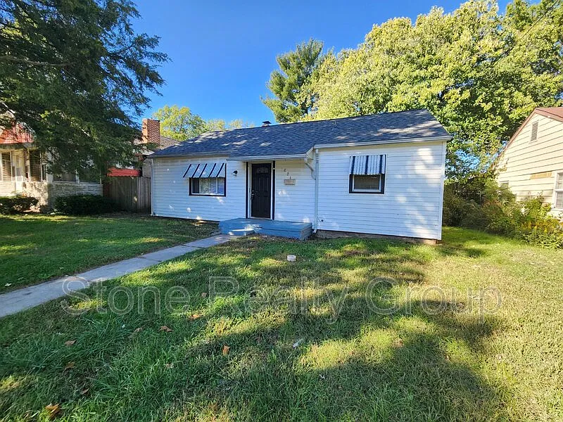 3 bed, 1.0 bath, $1,300 — Photo 1