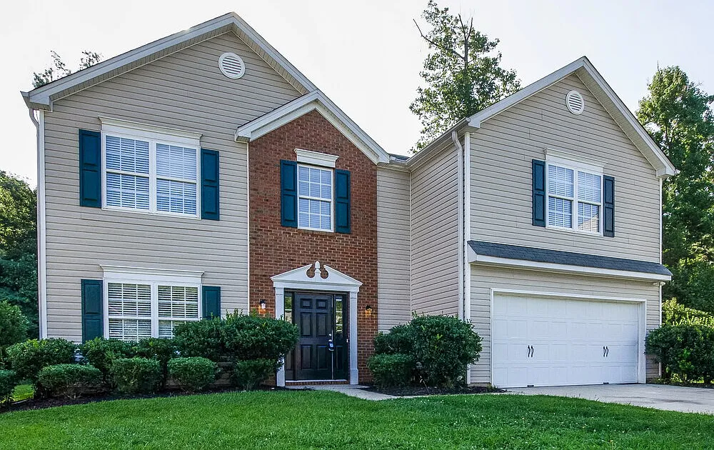 4 bed, 2.5 bath, 2281 sqft, $3,230 — Photo 4