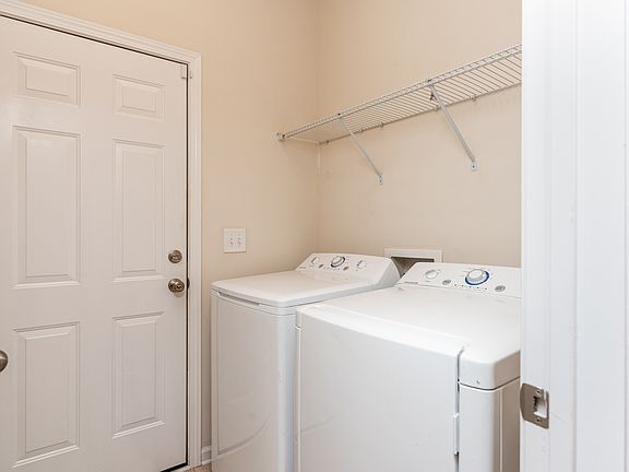 4th image of 106C Clarendon St #C
