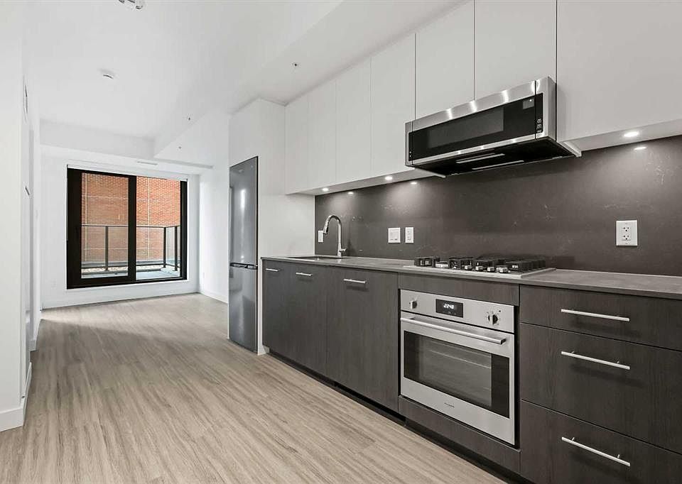 1st image of 730 S 2nd Ave SW #207