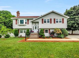 3 Brae Cir, Woburn, MA 01801