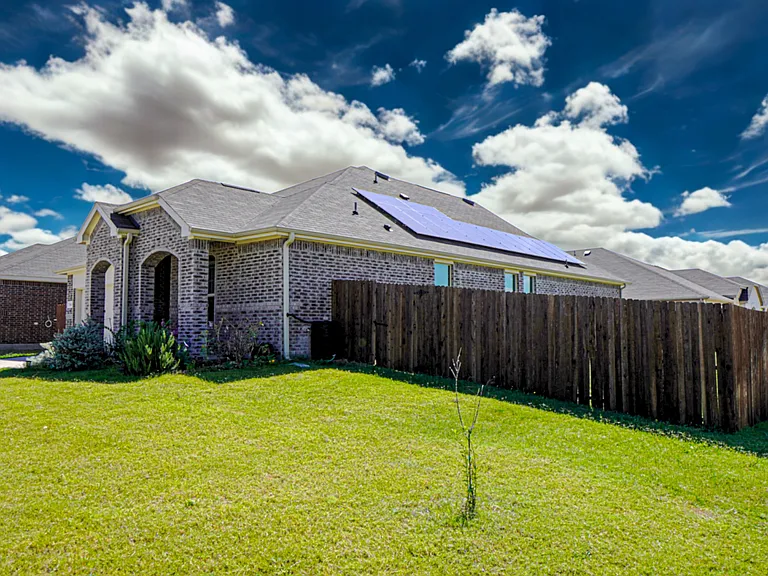 733 Alden Dr — Photo 22