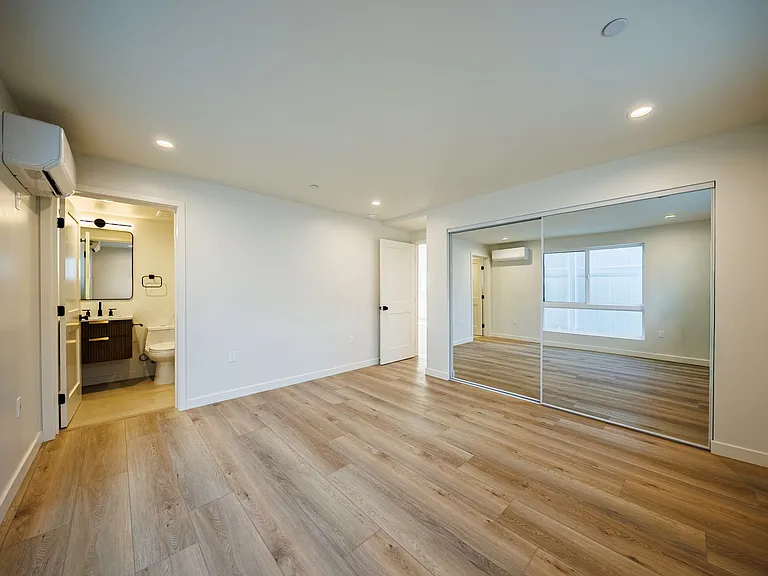 5933 Comey — Photo 30