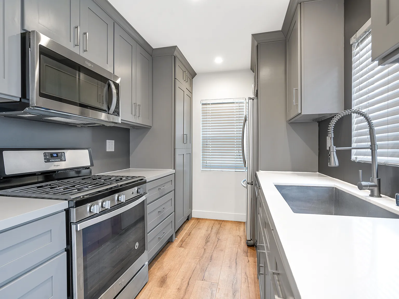 2 bed, 600 sqft, $2,548 — Photo 2