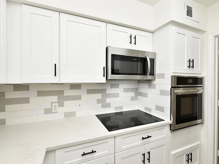 2600 Bellefontaine St #A21 — Photo 14