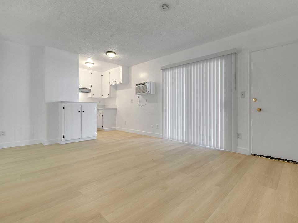 1st image of 5105 Bakman Ave #3