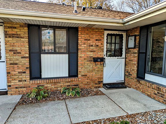 3rd image of 19 Old Mill Dr Unit 19