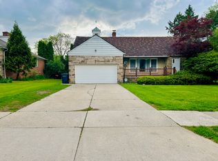 2556 Elmhurst Dr, Beachwood, OH 44122