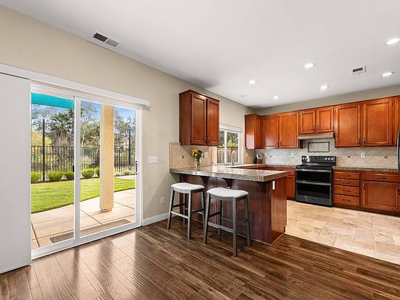 4th image of 12665 Oak Knoll Rd