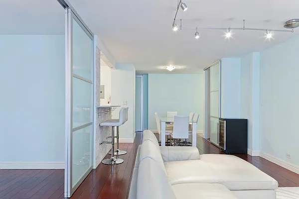 Sold by RealtyTopia | media 3