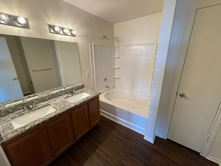 2912 Crimson Clover Dr — Photo 18