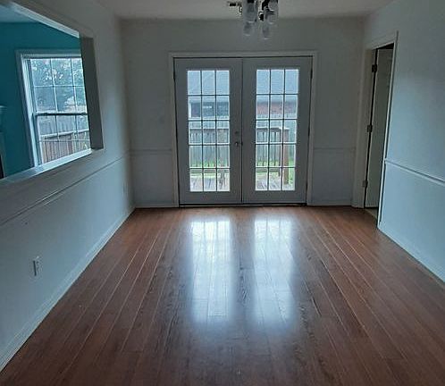 3rd image of 2305 Thomas Dr