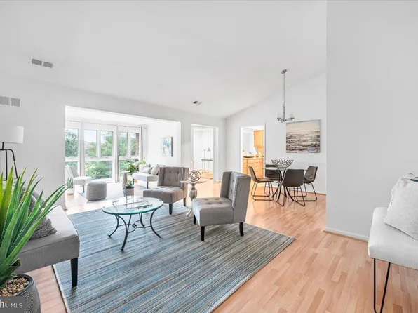 10717 Kings Riding Way APT 301, Rockville, MD 20852