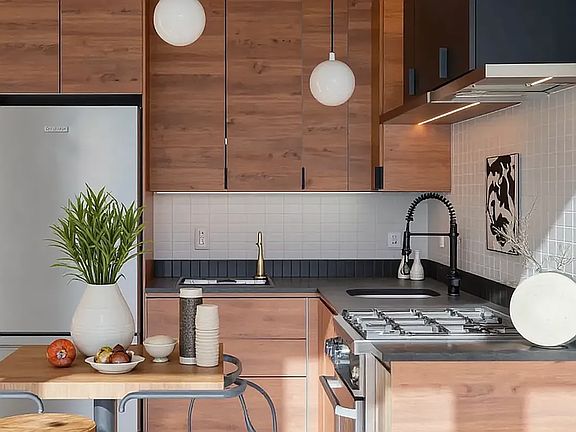 3rd image of 979 Pacific St #Penthouse D