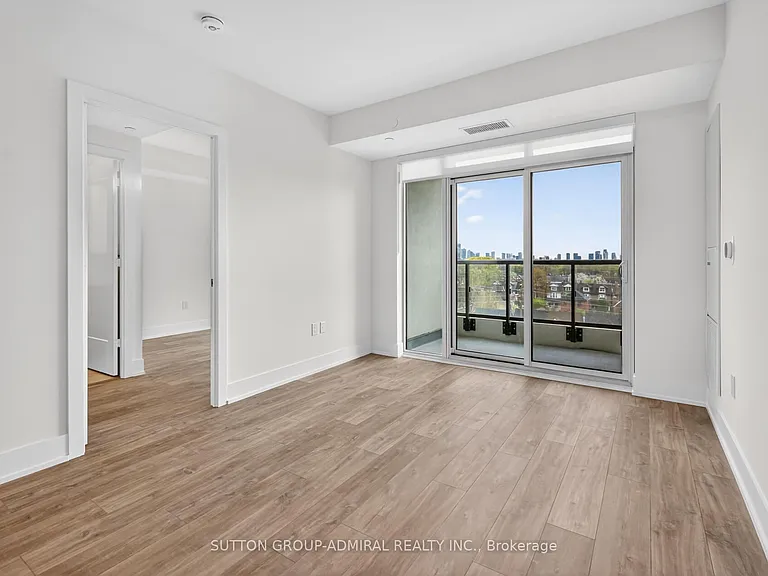 858 Dupont St #534 — Photo 9
