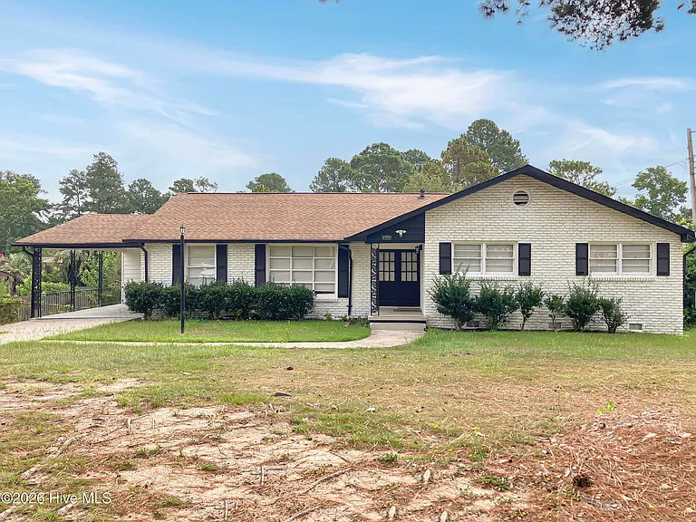 204 Cherokee Dr — Photo 1