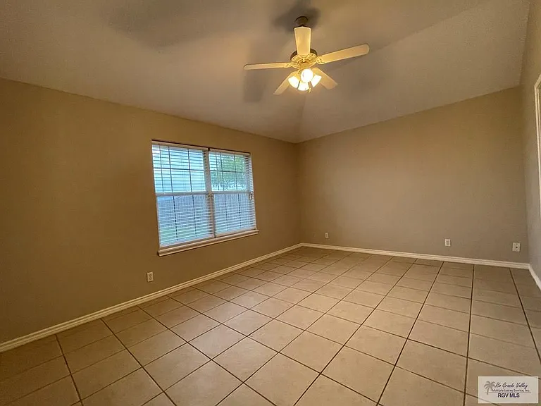 4950 Daffodil Dr #SINGLE FAMILY — Photo 8