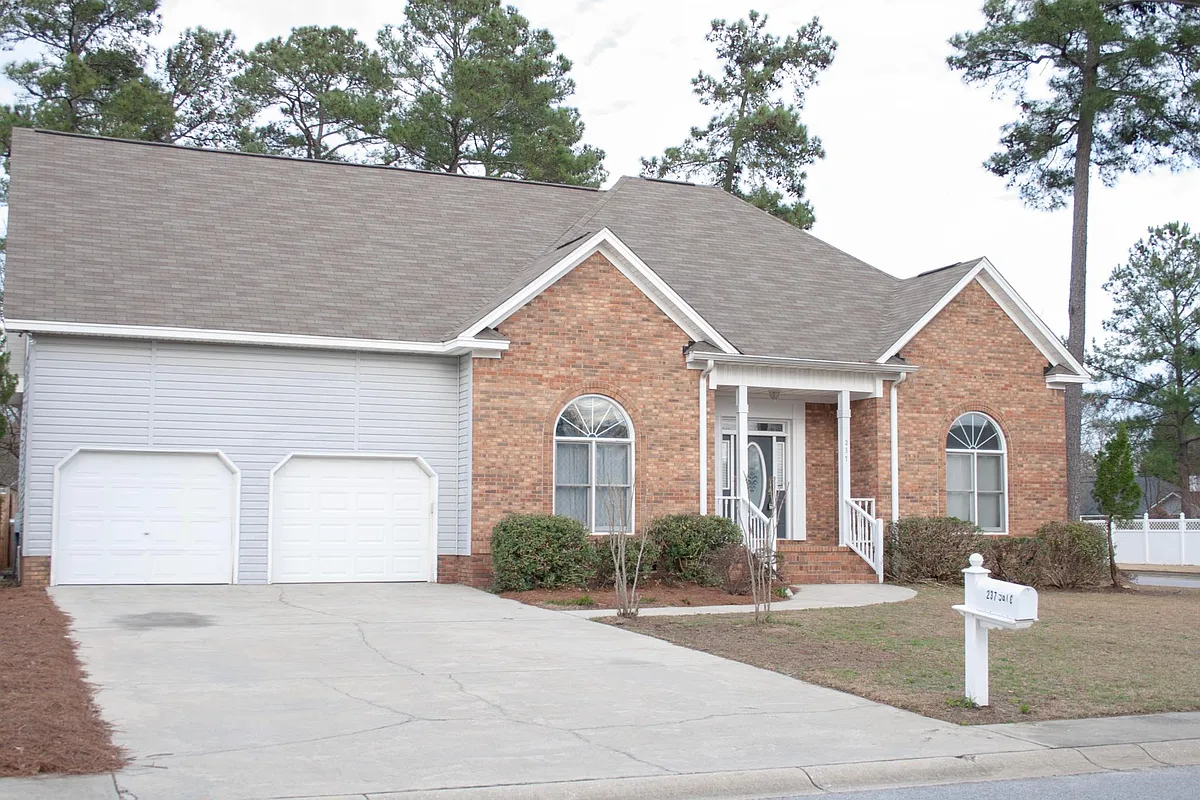 Building Photo - 237 Yale Rd