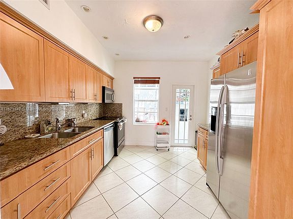 5th image of 1435 West Ave APT 3