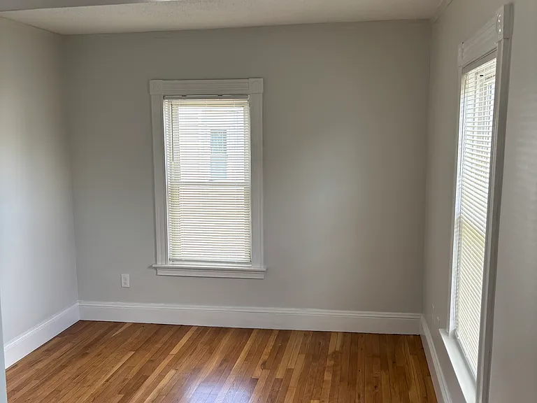 109 Magoun Ave — Photo 17