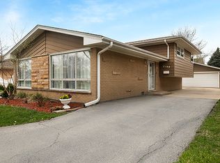 2140 Westview Dr, Des Plaines, IL 60018