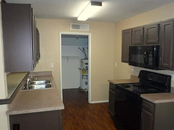 5th image of 2206 Brookdale Dr