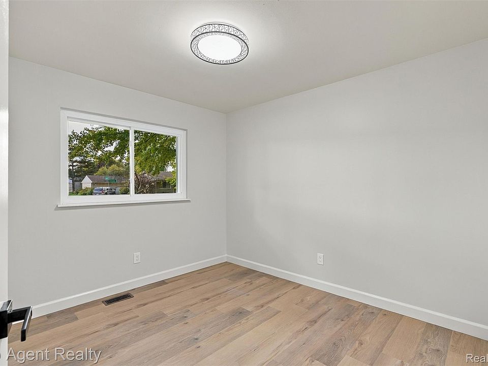 24223 Ramsgate St, photo 19