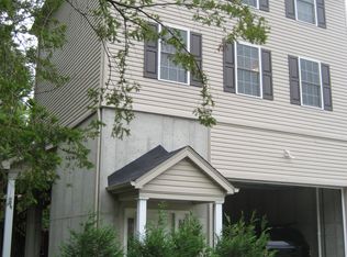 910 Riverside Dr, Louisville, KY 40207