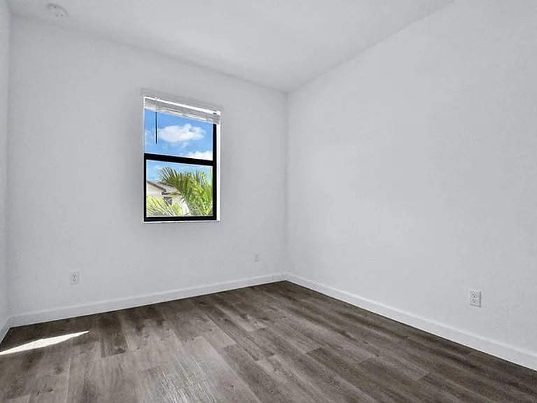 4074 Highland Oaks Dr — Photo 4