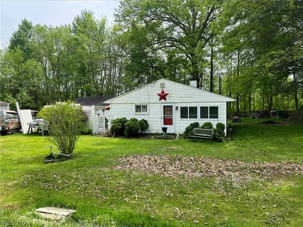 17447 Warren Ave, Lake Milton, OH 44429
