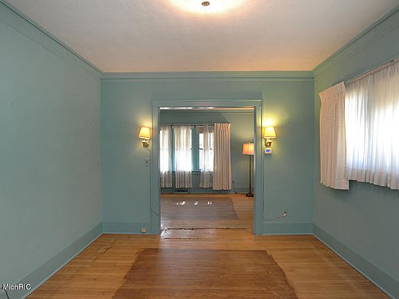 4th image of 735 Burton St SE