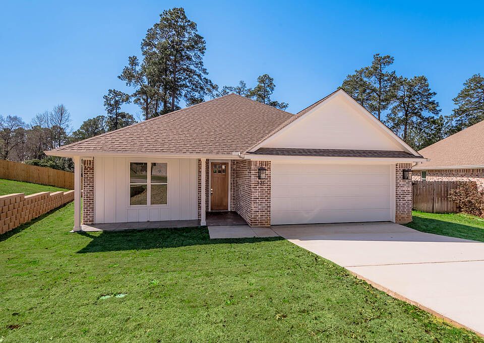 1st image of 825 Village Gate Cir
