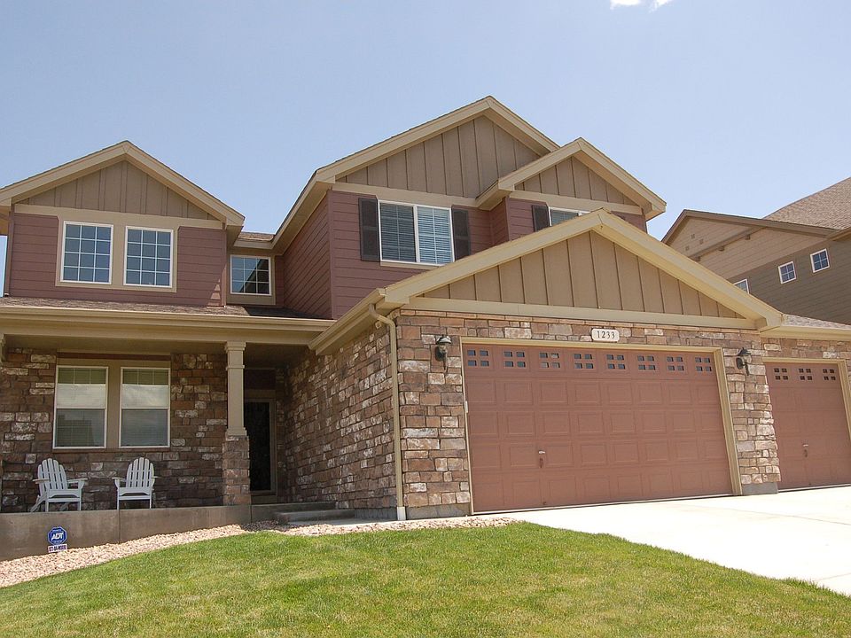 Beautiful curb appeal!