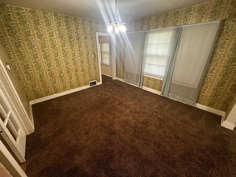 3821 Penn St — Photo 2