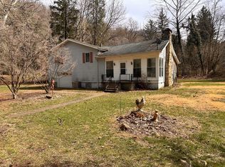 3827 Middle Creek Rd, Triadelphia, WV 26059