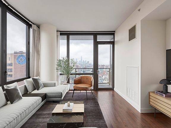 3rd image of 101 W 24th St APT 22D