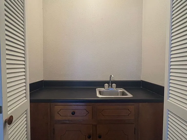 228 Edith Way — Photo 8