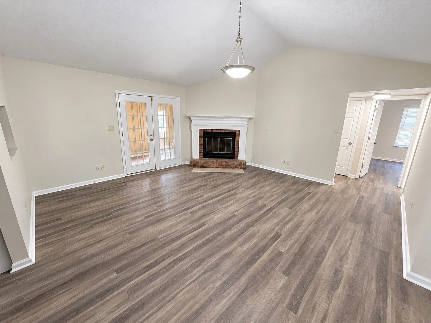 3 bed, 1608 sqft, $2,000 — Photo 3