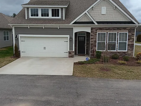 774 Summerfield Pl, Flat Rock, NC 28731