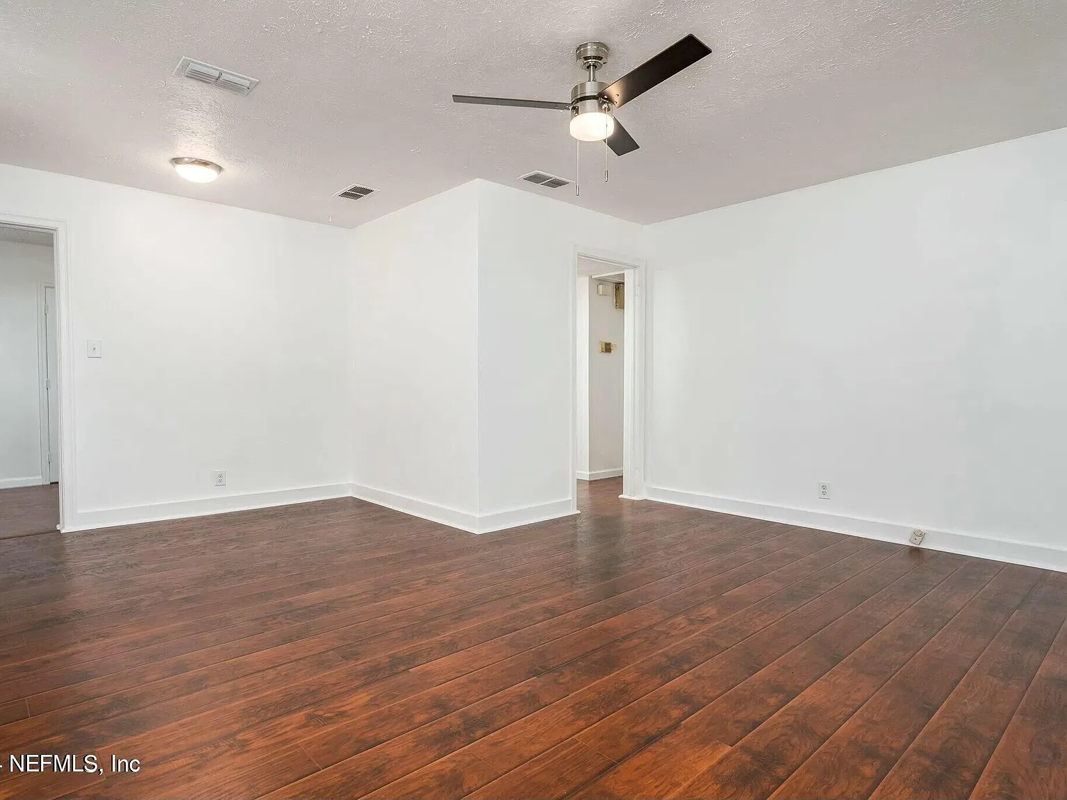 2 bed, 1.0 bath, 910 sqft, $1,250 — Photo 2