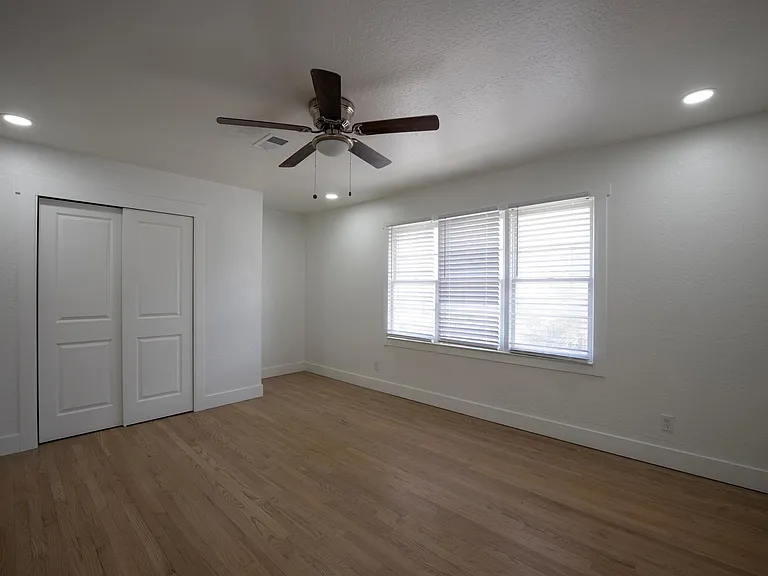204 W 36th St #2 — Photo 24