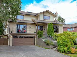 906 Nicholson St, Saanich, BC V8X4B4