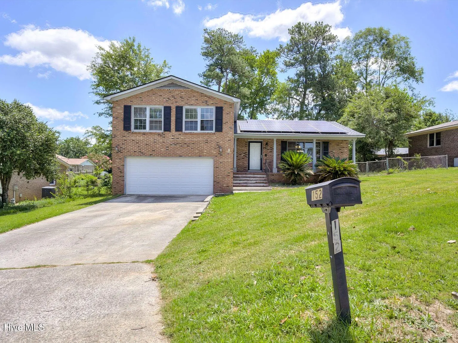3 bed, 2.5 bath, 1934 sqft, $2,100 — Photo 2