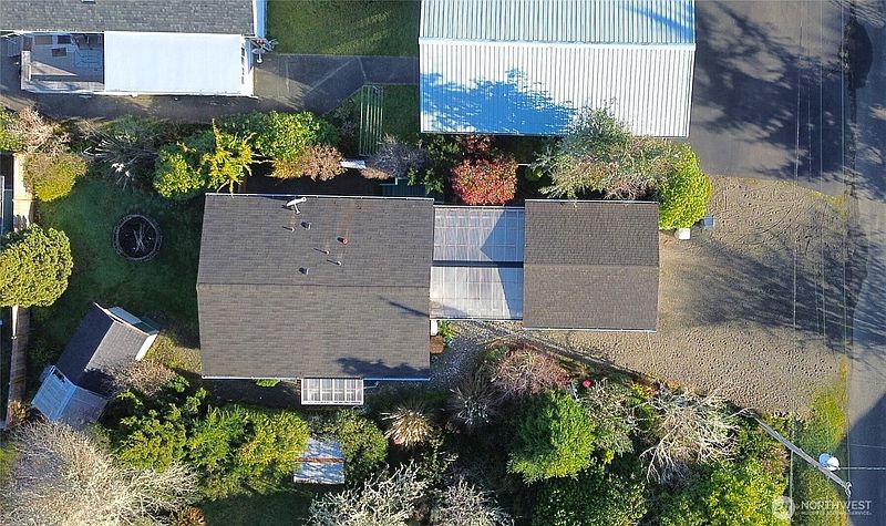 4th image of 521 N Hoquiam Street