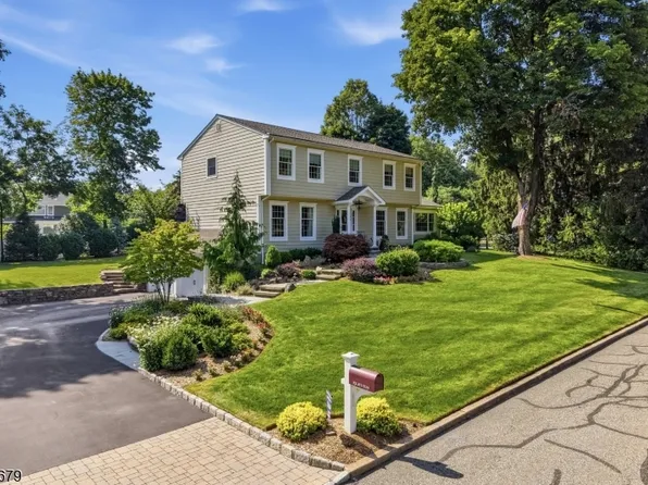 11 Briarwood Ct, Woodcliff Lake Boro, NJ 07677